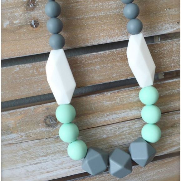 Teether Necklace for Moms & Babies - Picture 4 of 9